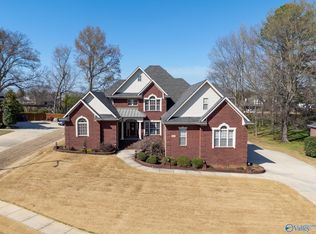 262 Twin Lakes Dr, New Market, AL 35761