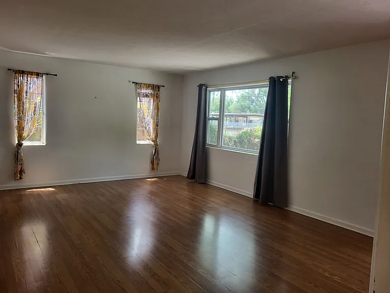 1712 E Kaley Ave — Photo 3