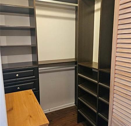 3rd image of 800 Parkview Dr APT 1025