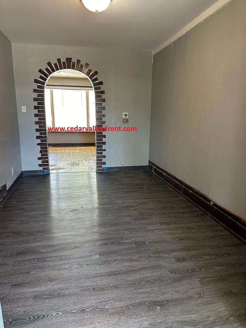 2 Bedroom, 1 Bathroom Townhouse for Rent- 434 Oaklawn — Photo 2