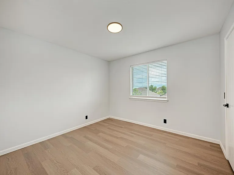 125 Holland St — Photo 33