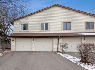 2508 Woodbridge St, Roseville, MN 55113
