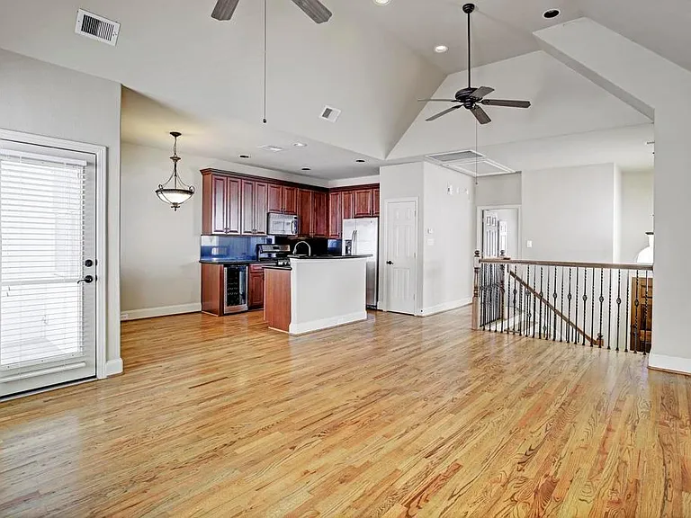 322 Cage St — Photo 5