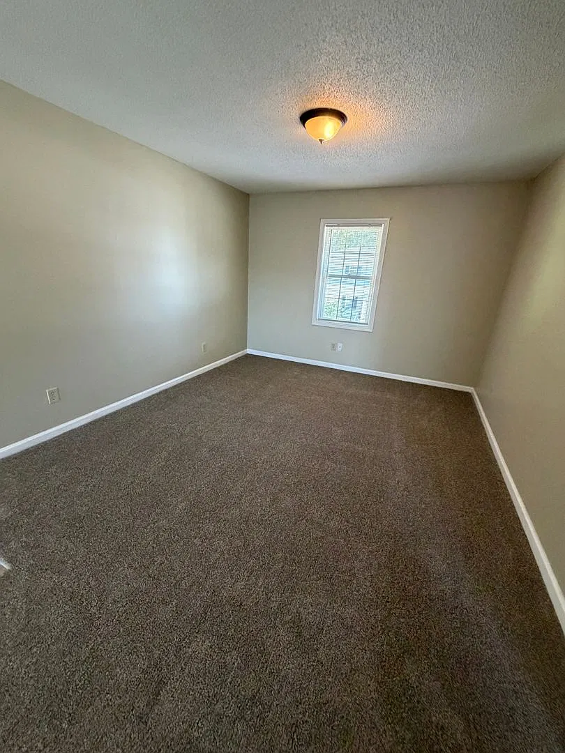 505 Corbin St — Photo 4