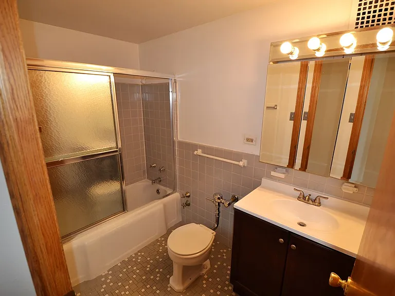 4180 Marine Terrace Apartments — Photo 107