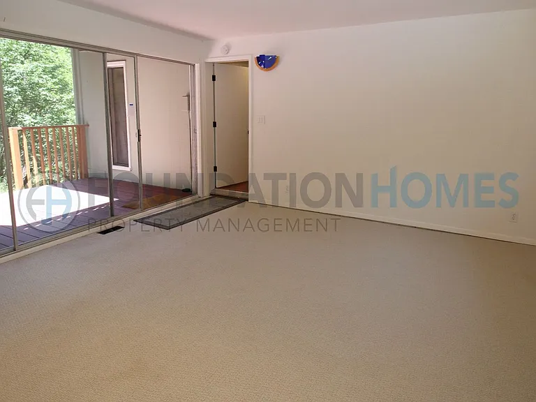 140 Redwood Rd — Photo 23