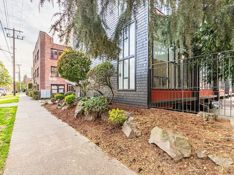 Thunderbird Apartments — Photo 5