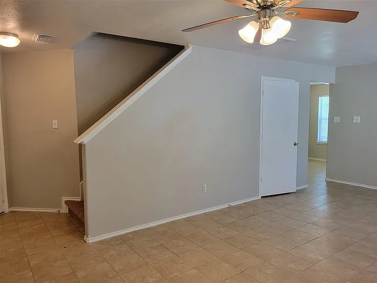 6055 Green Heather Ln — Photo 2