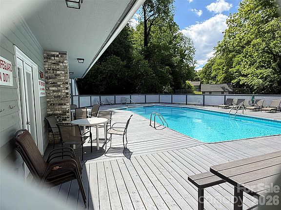 3rd image of 201 Wellington Hills Cir