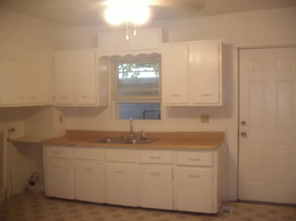 9 Warren St, Nashua, NH 03060