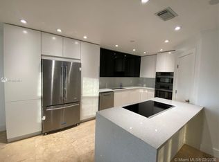 573 Racquet Club Rd APT 14, Weston, FL 33326