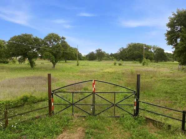 913 Howard St, Seagoville, TX 75159
