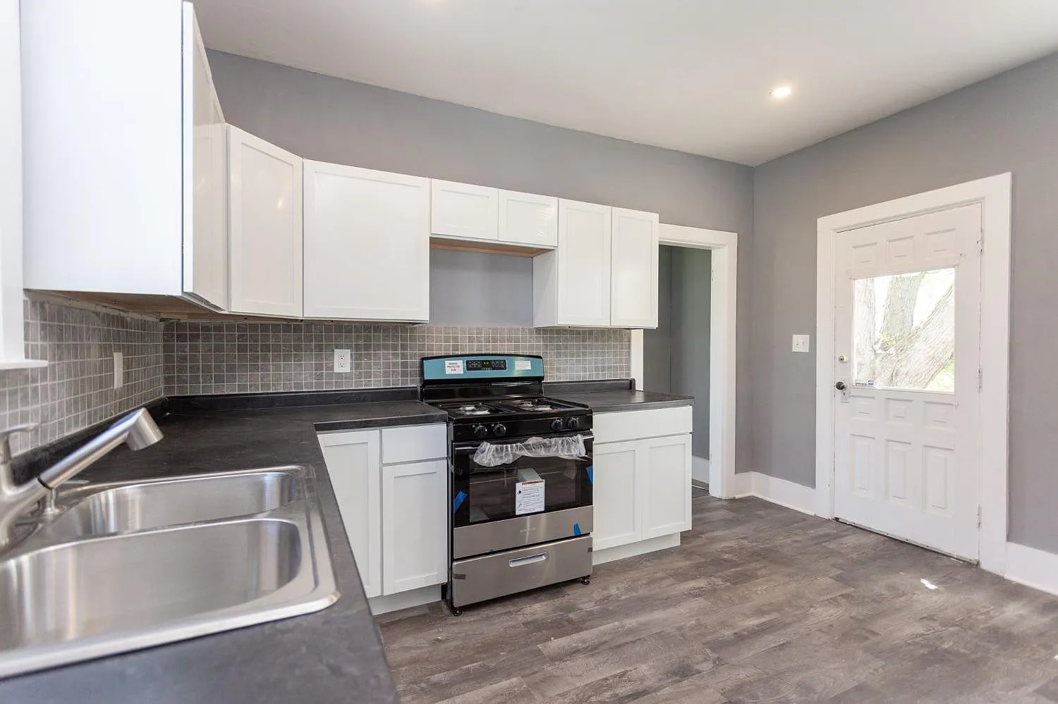 309 L St photo 1