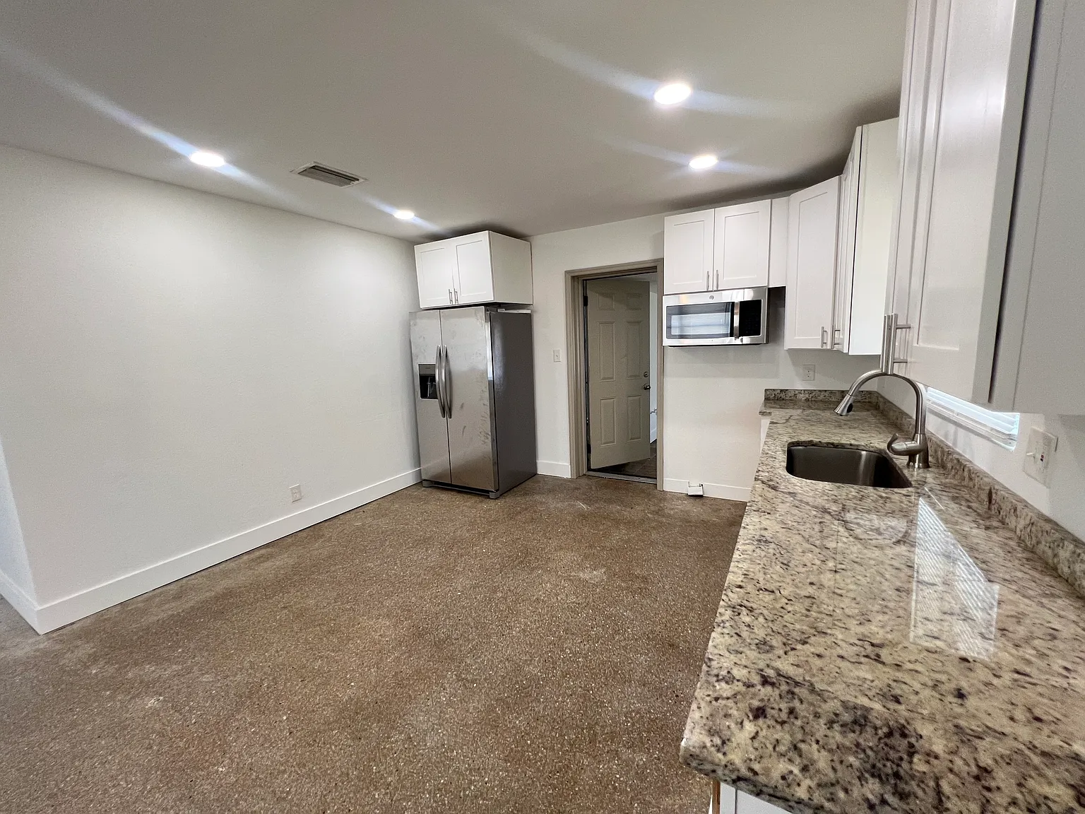4 bed, 1276 sqft, $2,450 — Photo 3