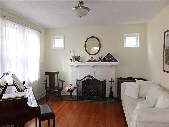 3rd image of 4434 Carnation Ave
