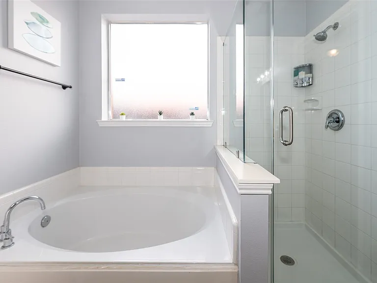 10815 Oak Bayou Ln — Photo 20
