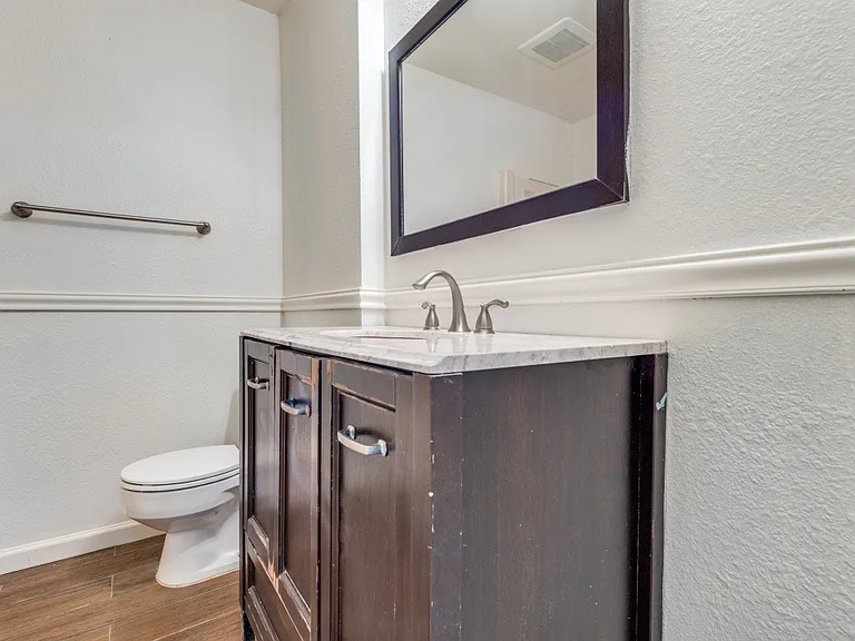 406 Vance St — Photo 17