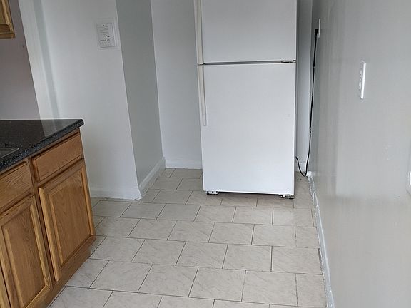 4th image of 2390 Davidson Ave #F2