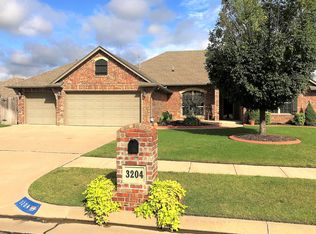 3204 Birch Dr, Moore, OK 73170