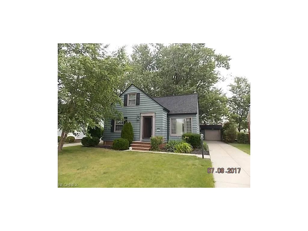 1683 Temple Ave photo 1