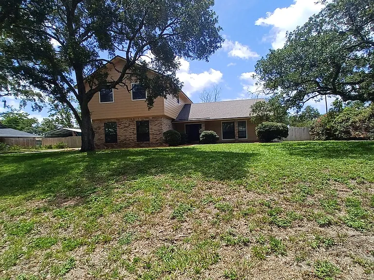 2295 Foxwood Dr — Photo 1