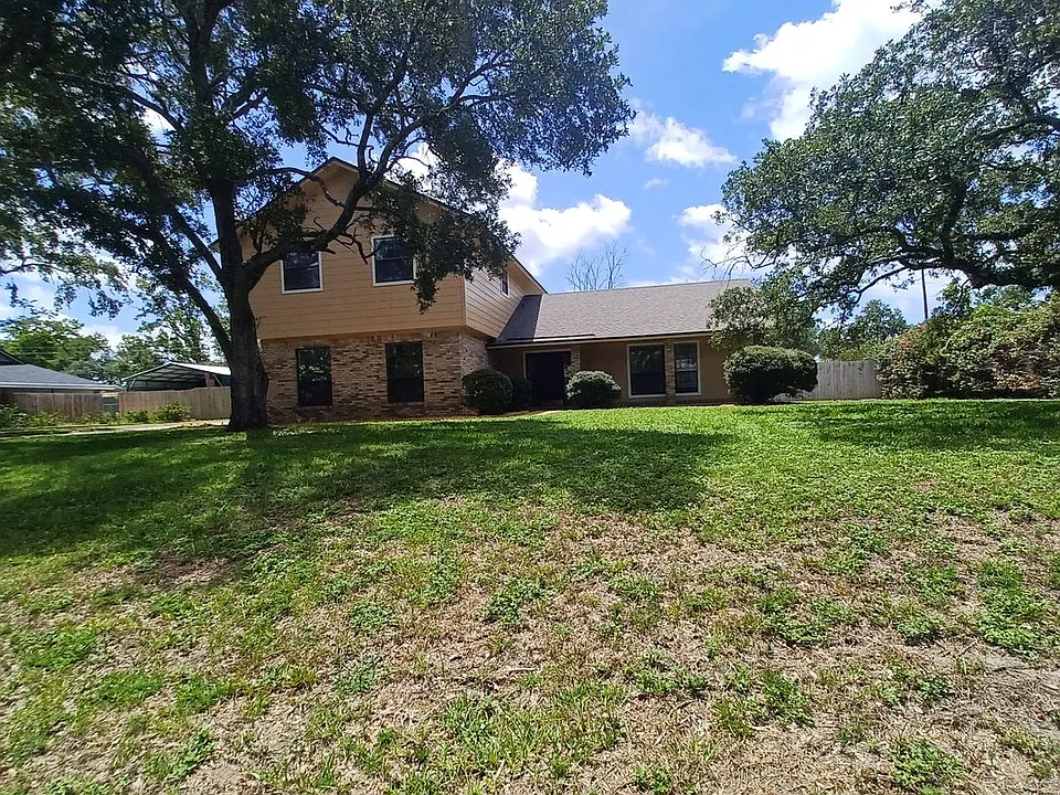 2295 Foxwood Dr