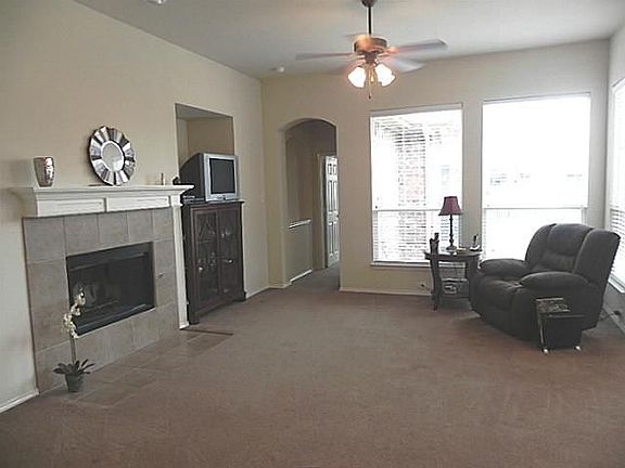 4th image of 6421 Lakewood Dr