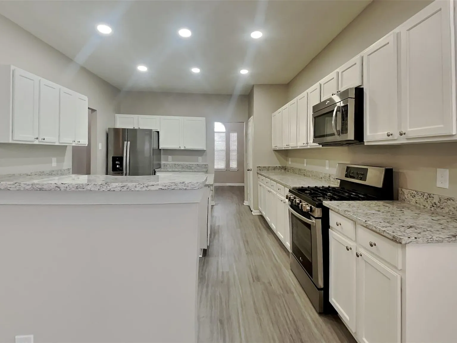 4 bed, 2.5 bath, 3028 sqft, $2,550 — Photo 4