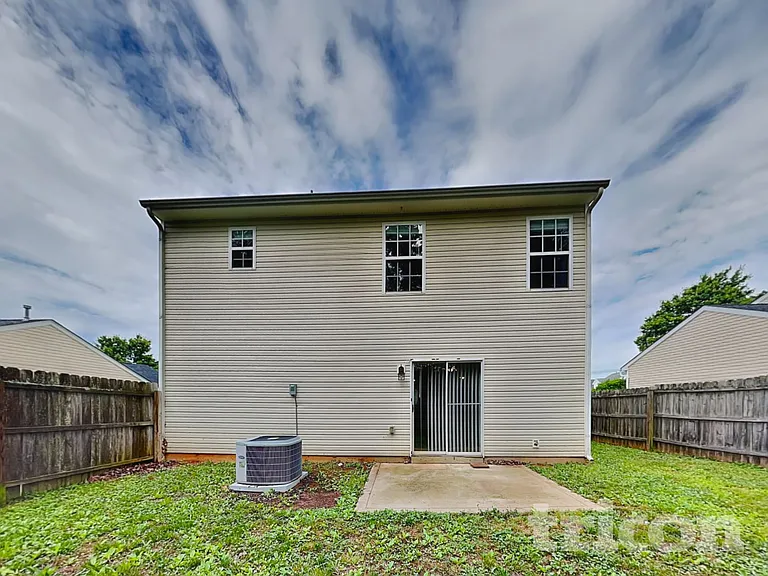 1024 Crowders Woods Dr — Photo 15