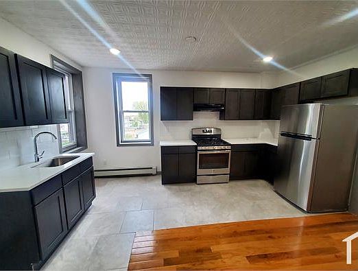 1st image of 136 Heckel St #5