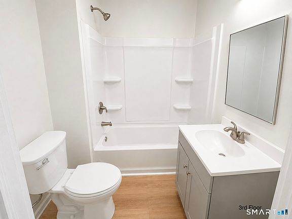 5th image of 18 Buell St APT 3