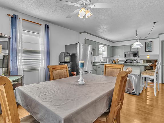3rd image of 3522 Emerson Dr