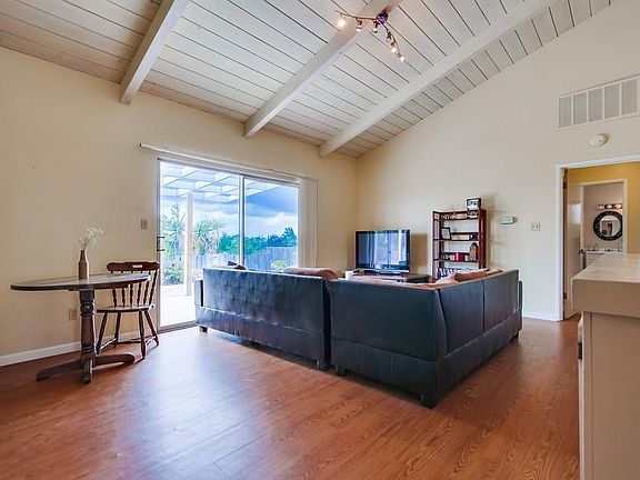 Huge great room off of huge open kitchen. Beatiful low maint