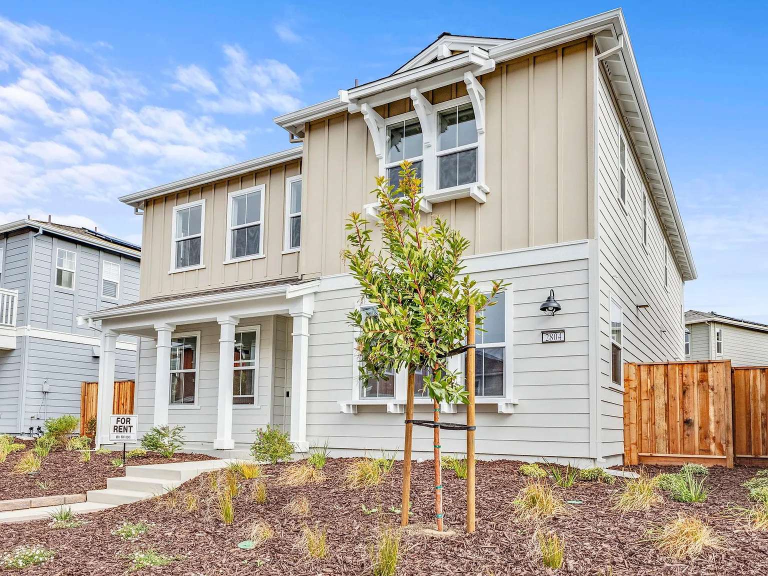 3 bed, 2.5 bath, 2014 sqft, $4,995 — Photo 2