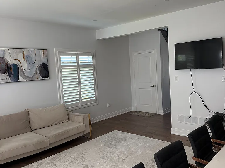 25 Disney Ct #UPPER — Photo 7