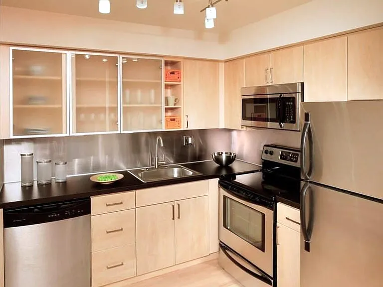 4067 Harbour Dr — Photo 1
