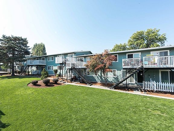 Royal Crest Apartments Beaverton Oregon Pet Friendly Freeway Access HWY 217 leasing for rent (1)