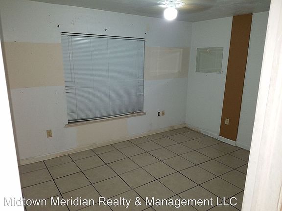 5th image of 309 W Osceola St APT 1