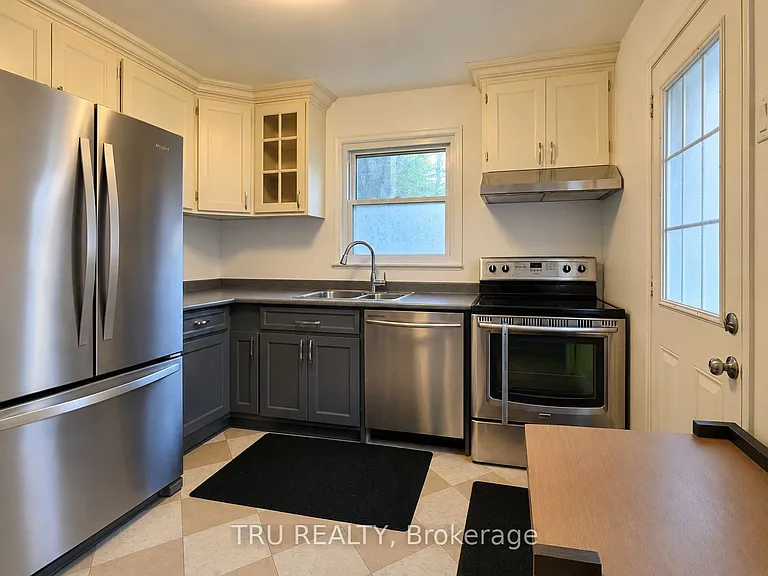 28 Arundel Ave — Photo 12
