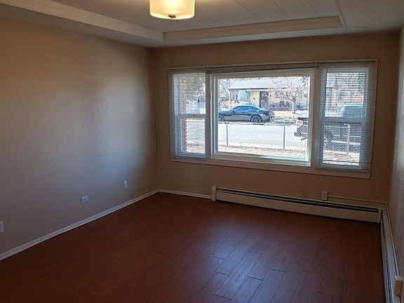 5th image of 52 N Lowell Blvd