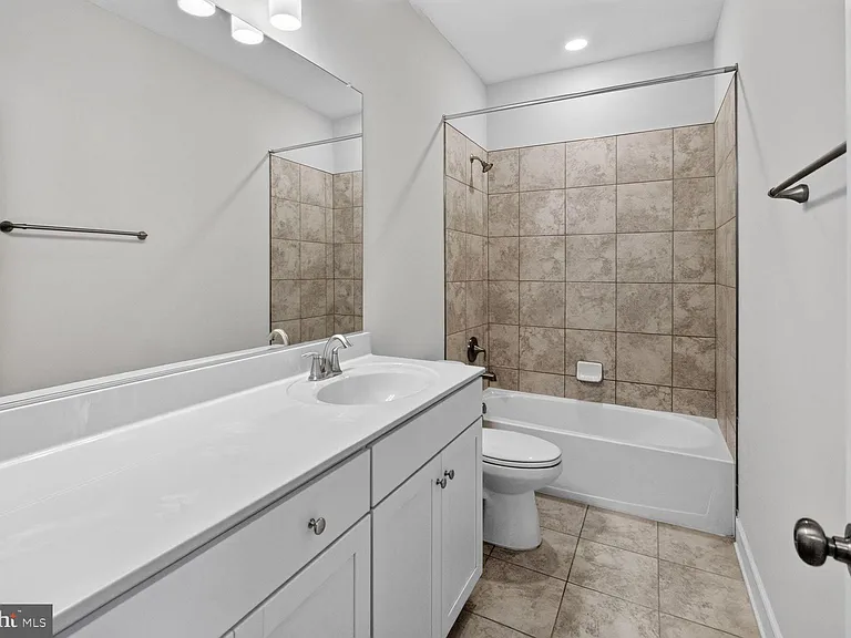 404 Sagan Pl — Photo 17