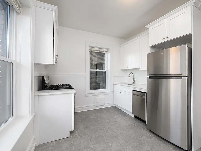 25 Trinity Pl #403 — Photo 9