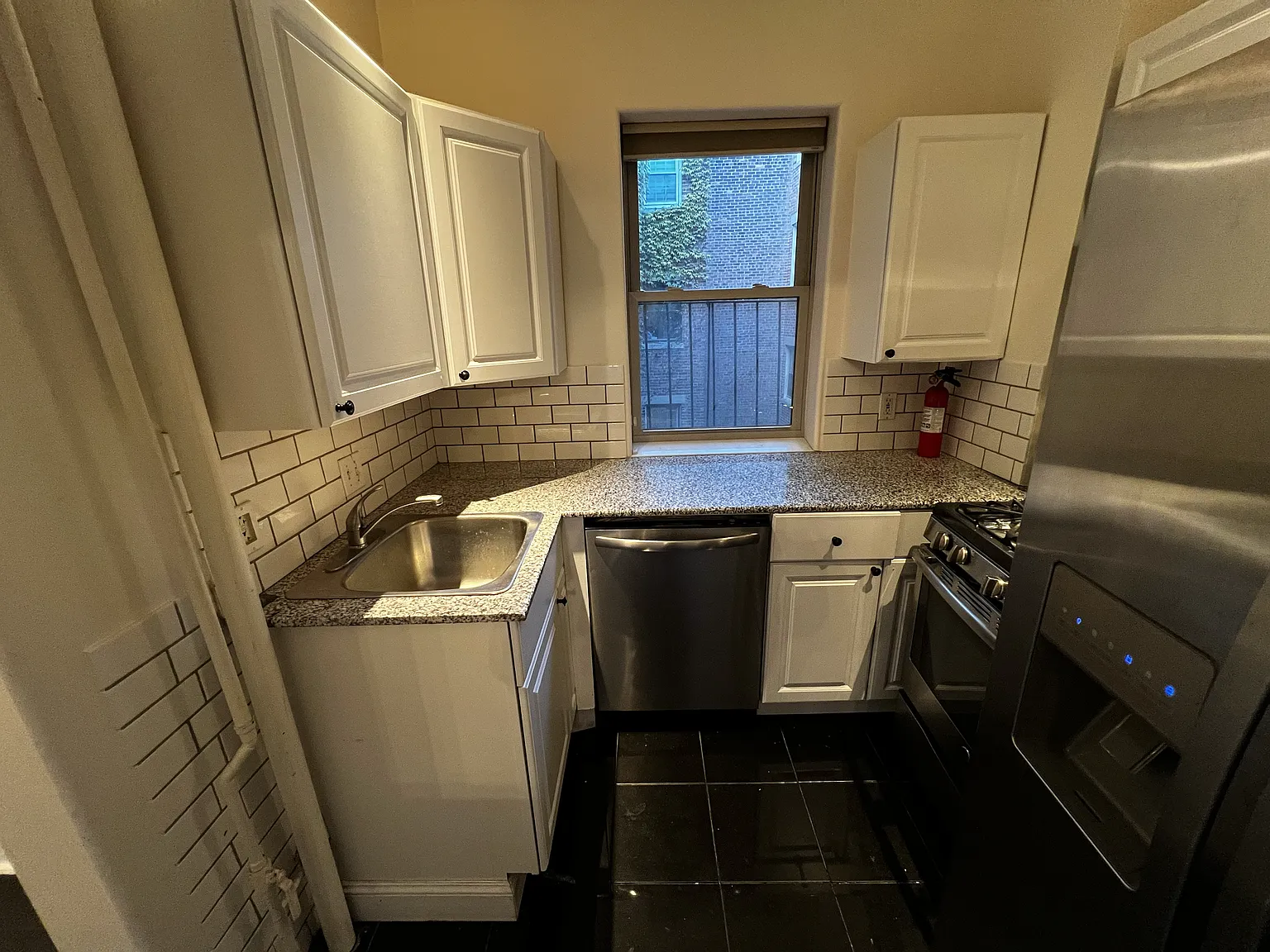 31 Queensberry St — Photo 3