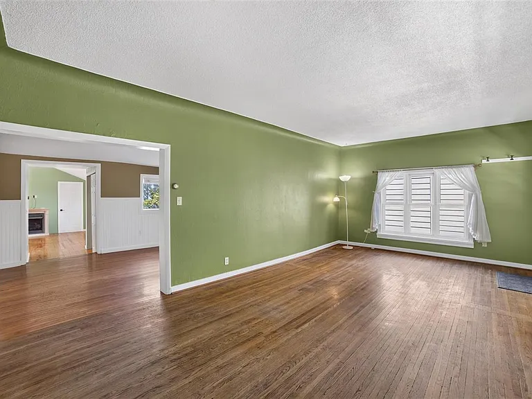 520 Wachtel Ave — Photo 4