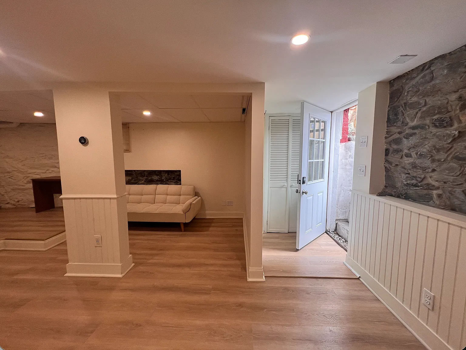 Studio, $2,500 — Photo 2