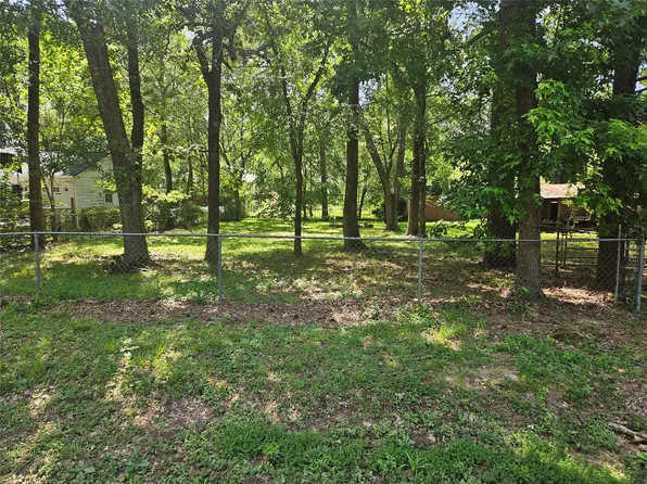 808 Chickasaw Dr, Montgomery, TX 77316