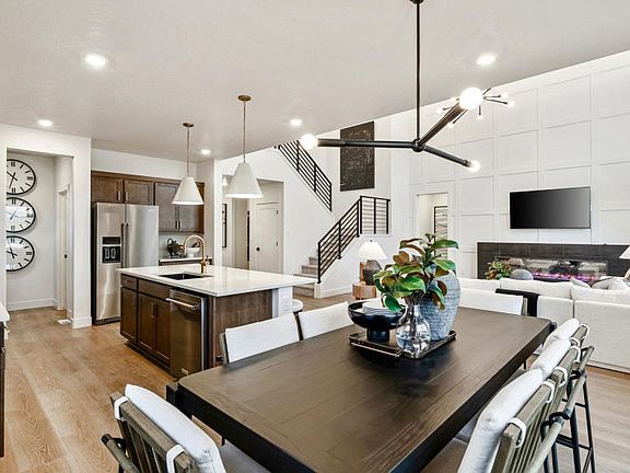 Spacious Connected Layout