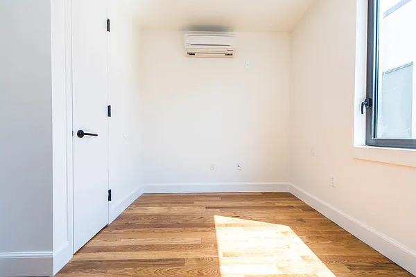 Rented by Nooklyn NYC LLC | media 110