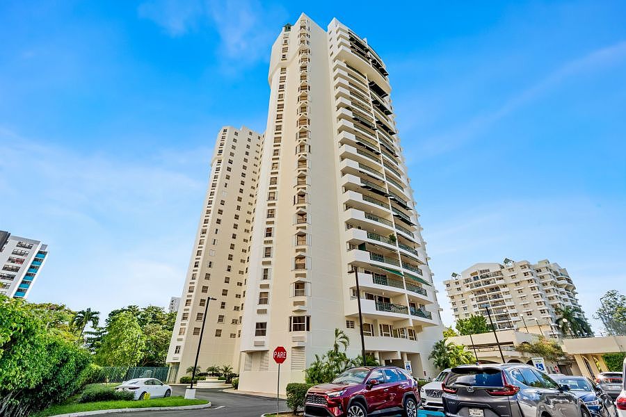 1st image of Cond Parque De Loyola Apt #Penthouse 2402