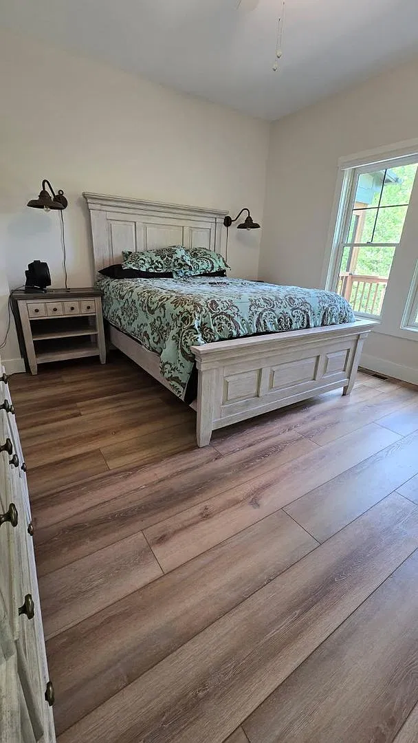 Modern 3BR/2BA Home in Prestigious Neighborhood Near WCU! Fully Furnished! — Photo 2
